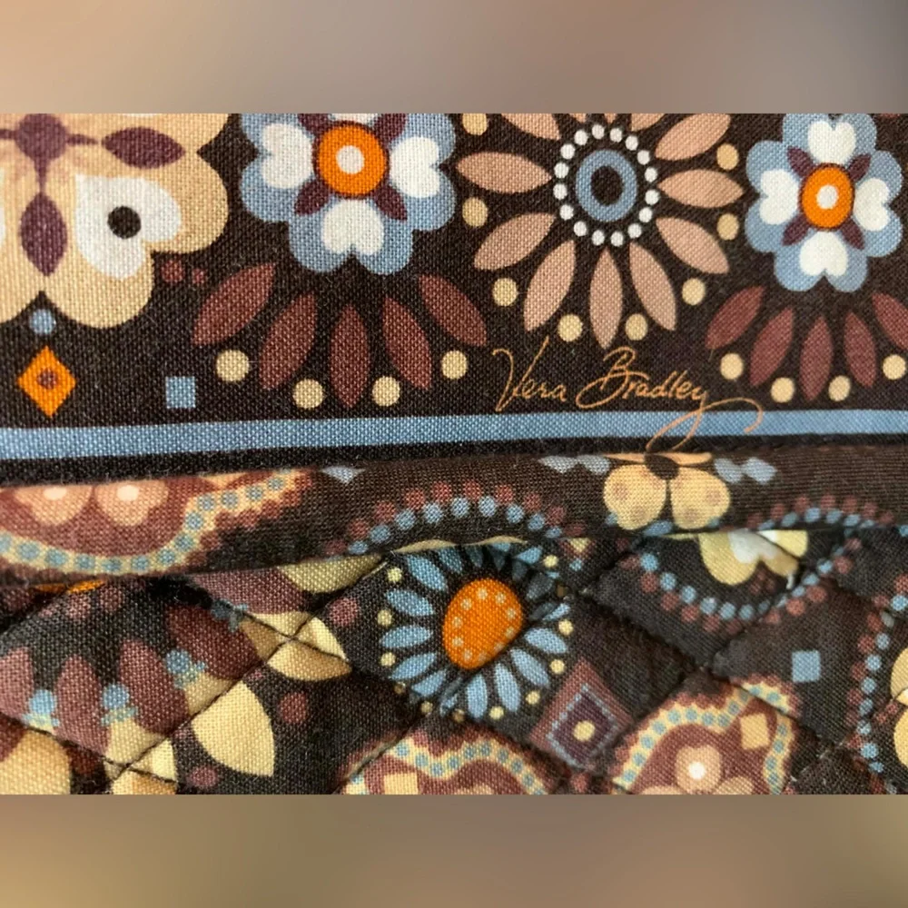 Vera Bradley Shoulder Bag with Retired Canyon Pattern and Kiss-Lock Closure - Picture 5 of 14